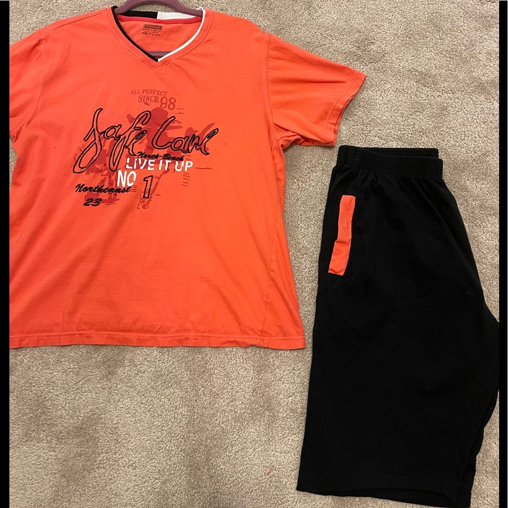 Nice 100% cotton set for man size XL. Never been used 👌